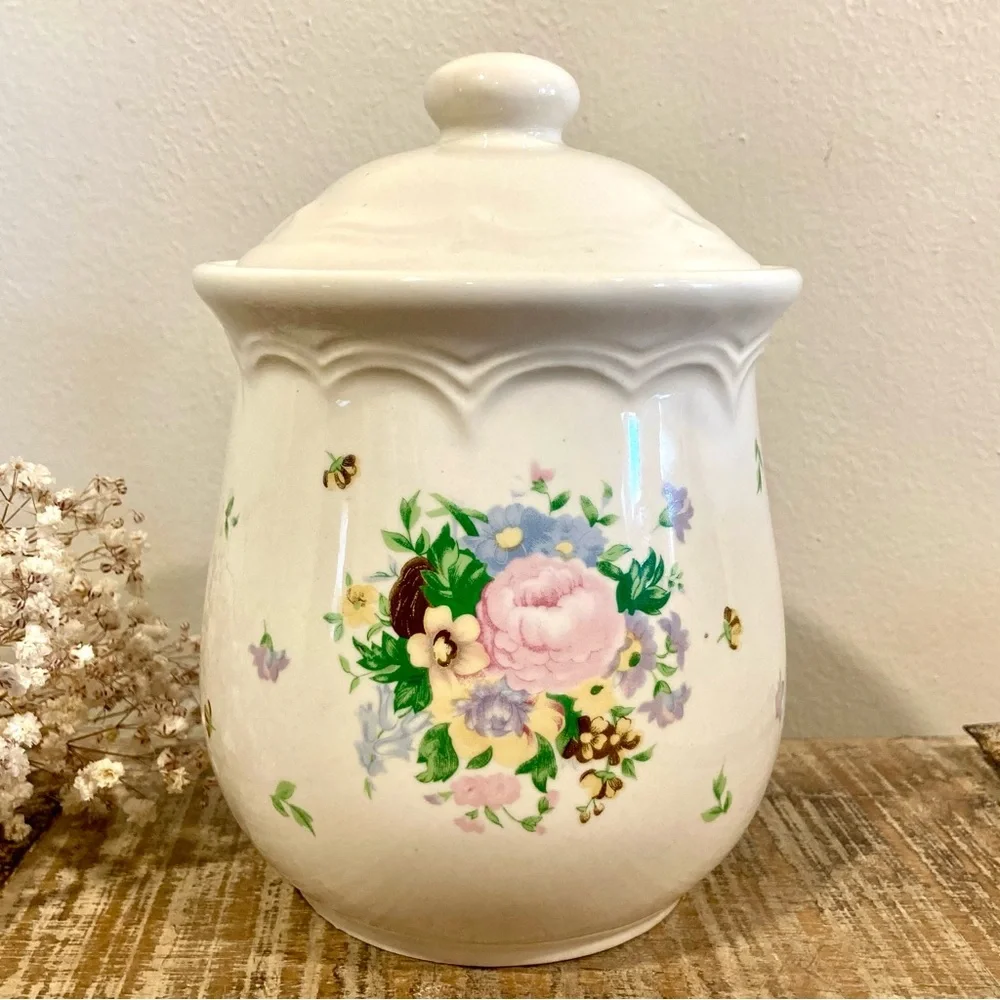 6.5” Tall Vintage Ceramic Canister Floral Container Storage Grandmacore Kitchen